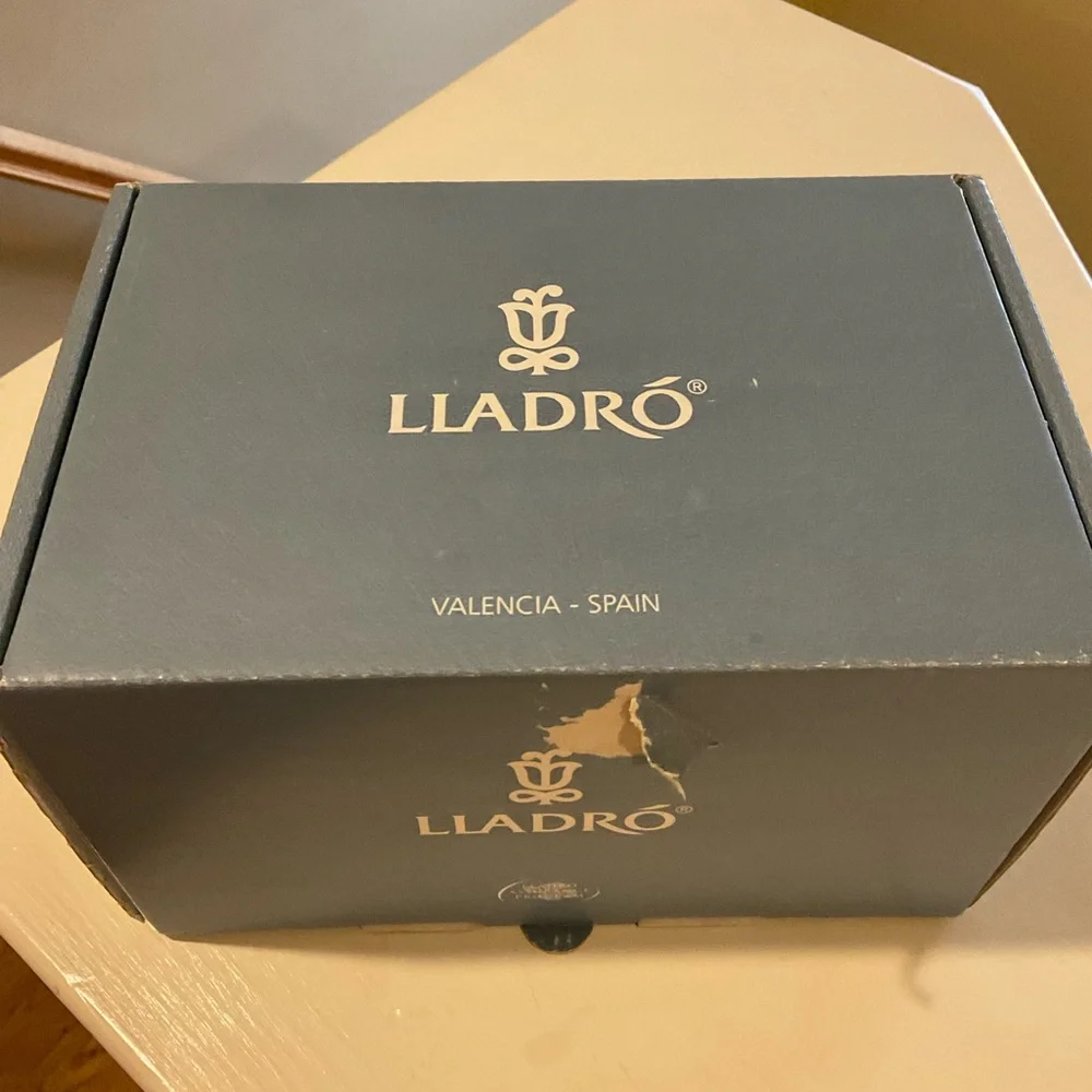 Spring is Here Girl Figurine - Picture 6 of 7